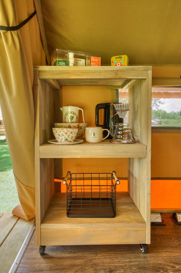 BeeWeaver - tent cupboard