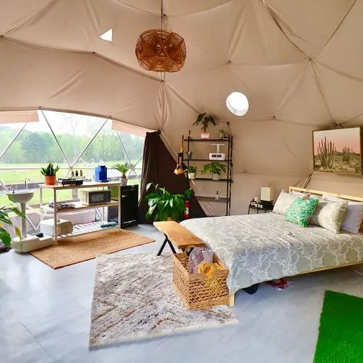 Cozy interior with queen bed in glamping dome at Glamping Remote Dome, Douglassville, Texas