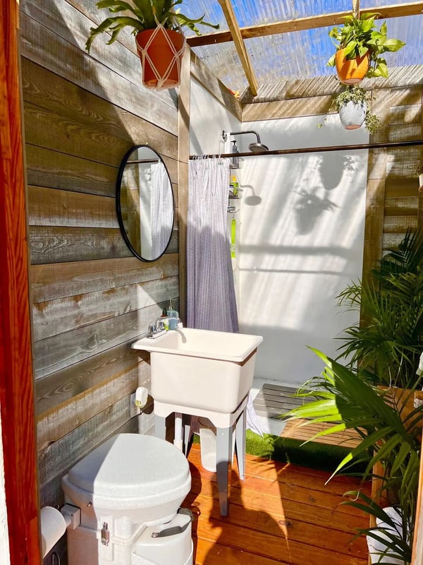 Outdoor bathroom at glamping site in douglassville, TX